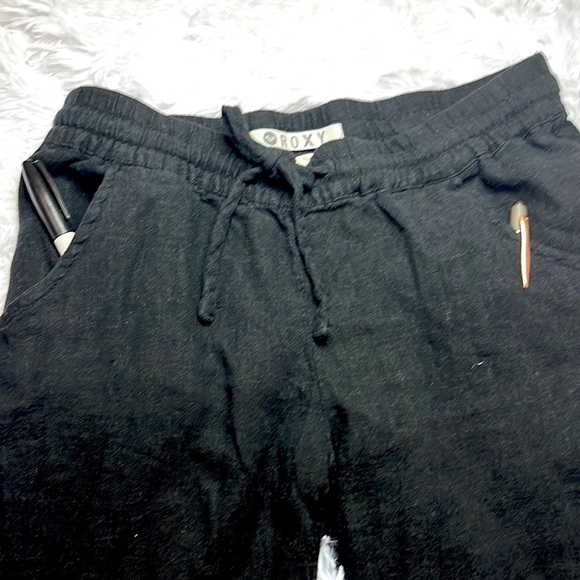 Roxy black beach pants size small 2 back pockets 3 1/2”deep 2 side 4 1/2”deep. - Picture 2 of 8